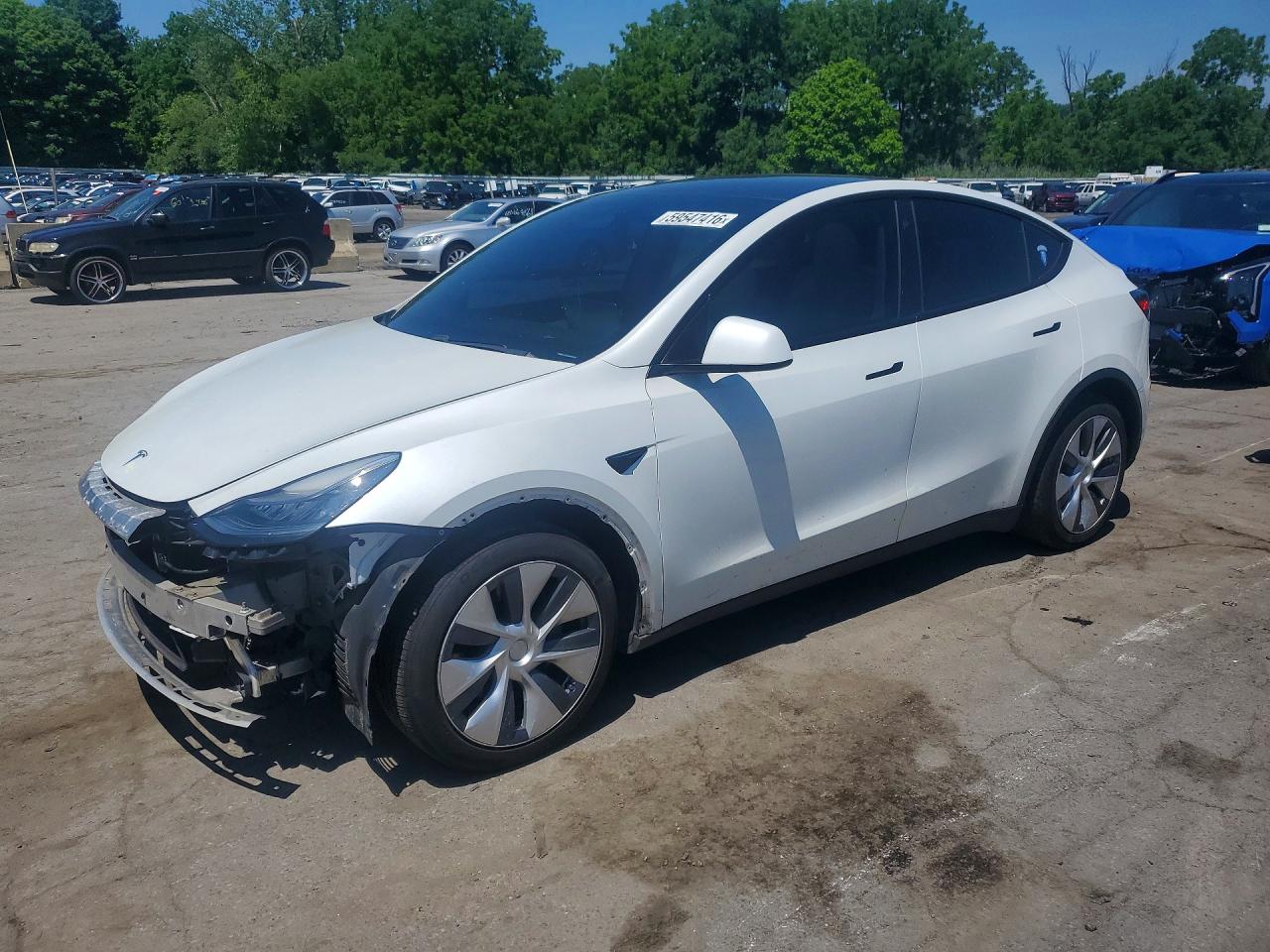 2021 Tesla Model Y Long Range, VIN 5YJYGDEE7MF076039 — Front end