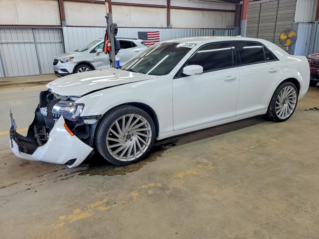 2021 Chrysler 300 S, VIN 2C3CCABG8MH595805 — Перед