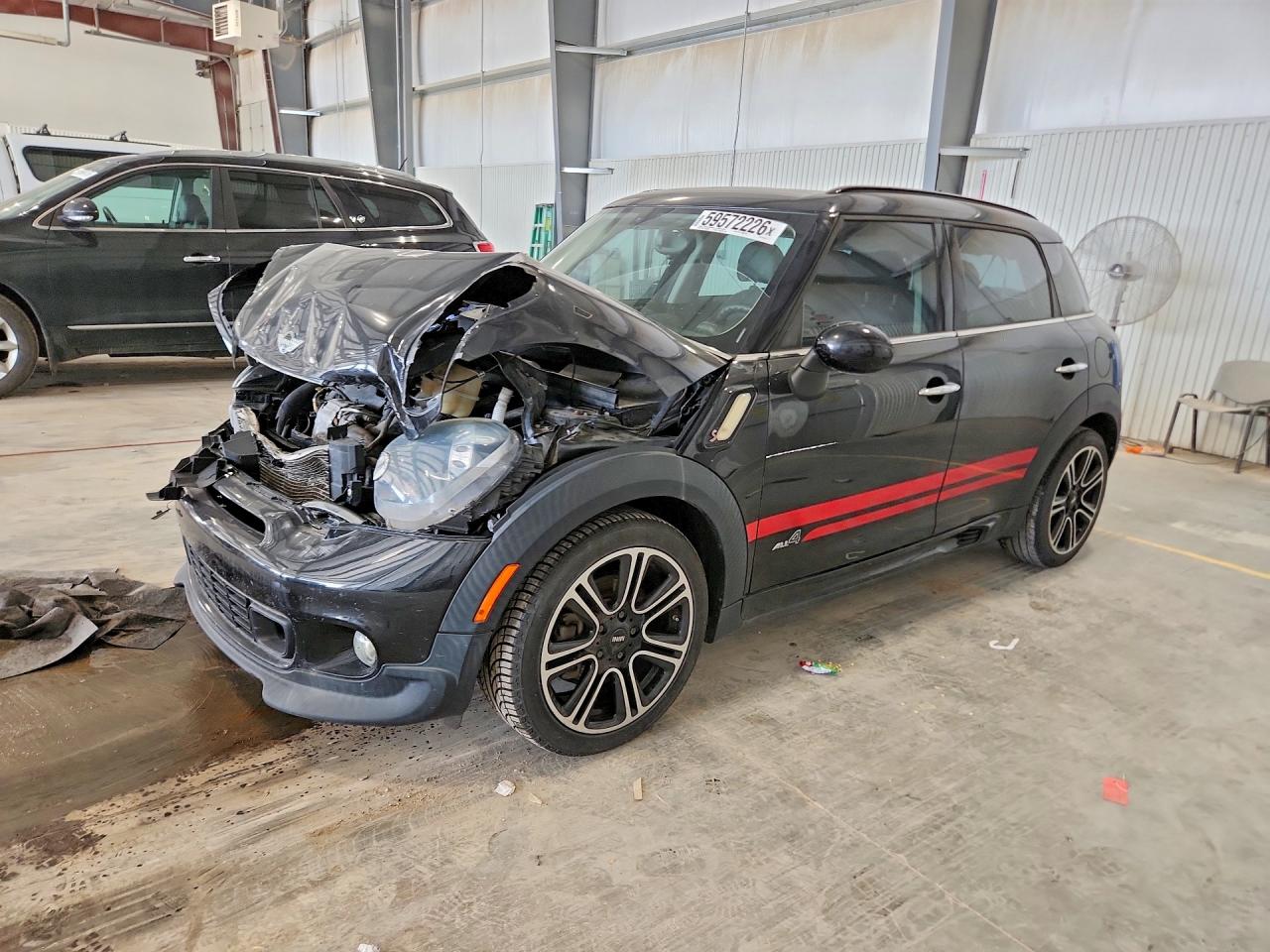 2015 MINI Countryman S, VIN WMWZC5C54FWP46117 — Front end