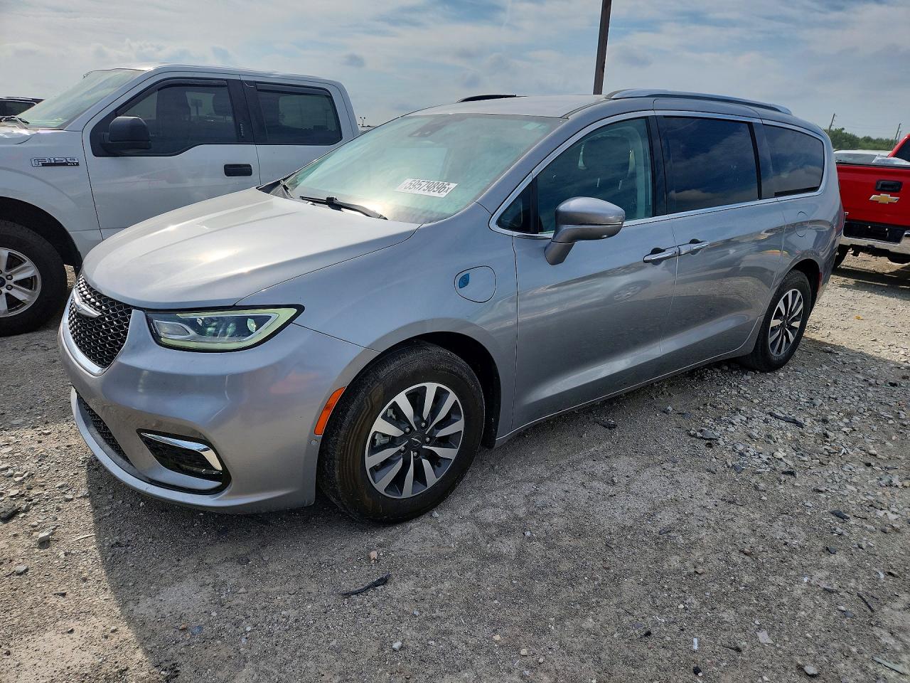 2021 Chrysler Pacifica Hybrid Touring L, VIN 2C4RC1L7XMR594024 — Rear end