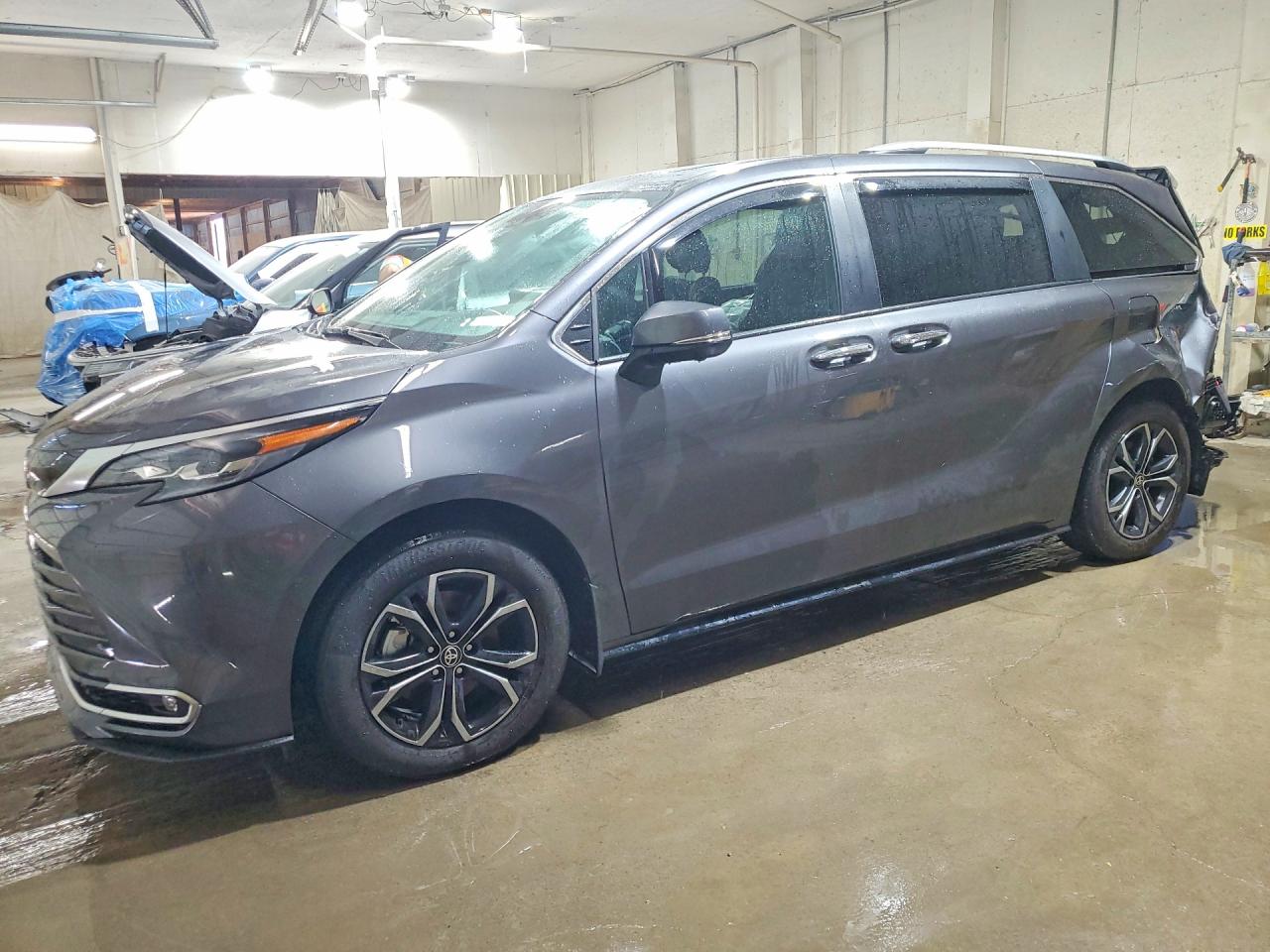 2025 Toyota Sienna Platinum, VIN 5TDESKFC0SS210689 — Rear end