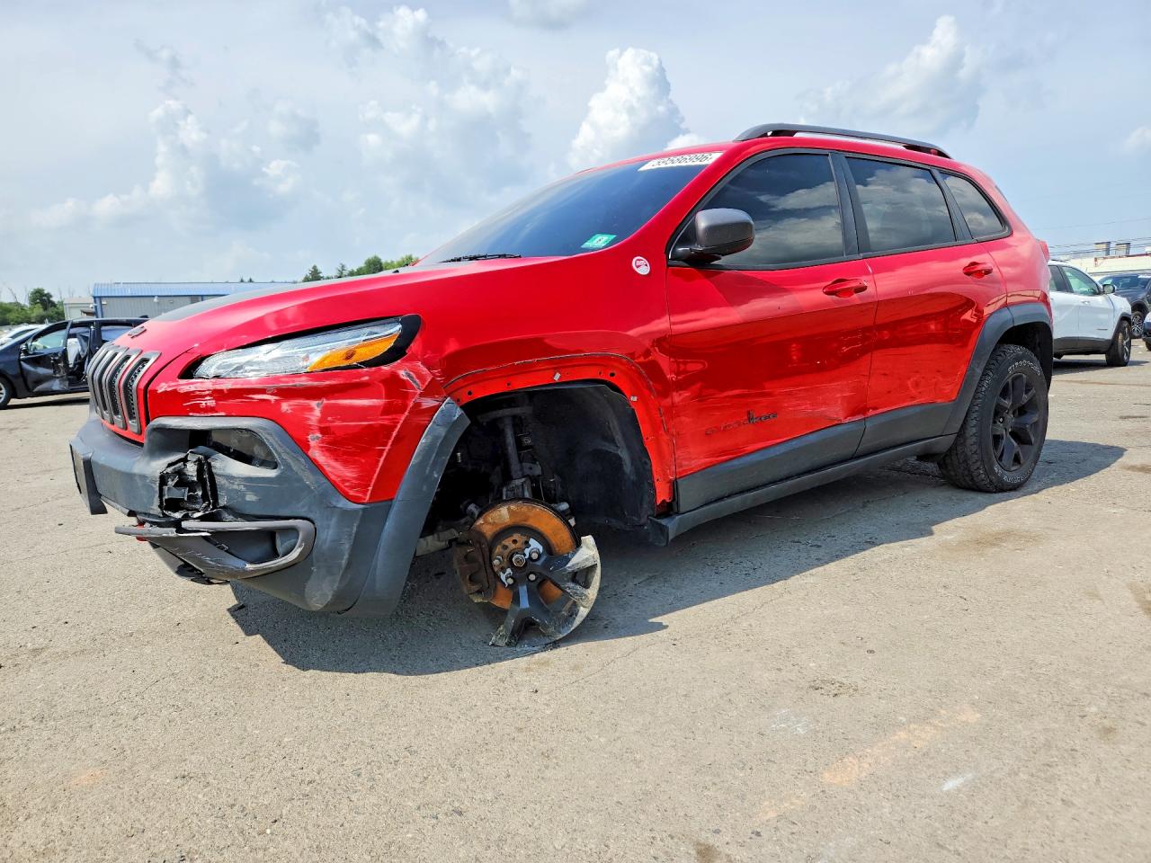 2017 Jeep Cherokee Trailhawk, VIN 1C4PJMBB6HW584074 — Front end