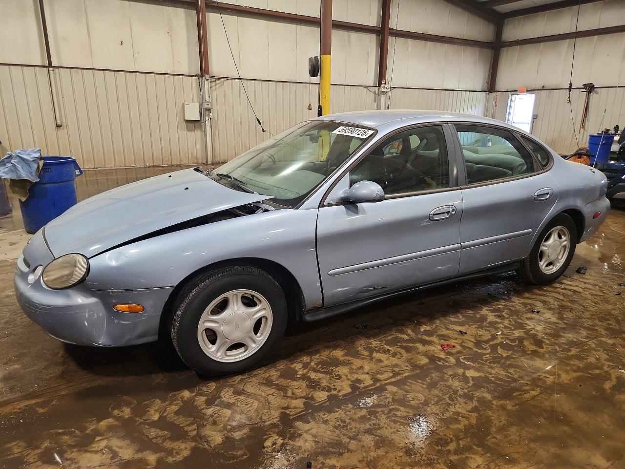 1997 Ford Taurus GL, VIN 1FALP52U4VA237474 — Front end
