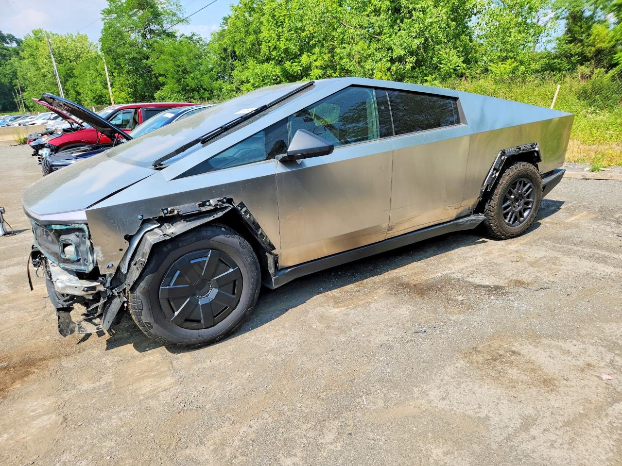 2026 Tesla Cybertruck Premium, VIN 7G2CEHED0TA090176 — Front end