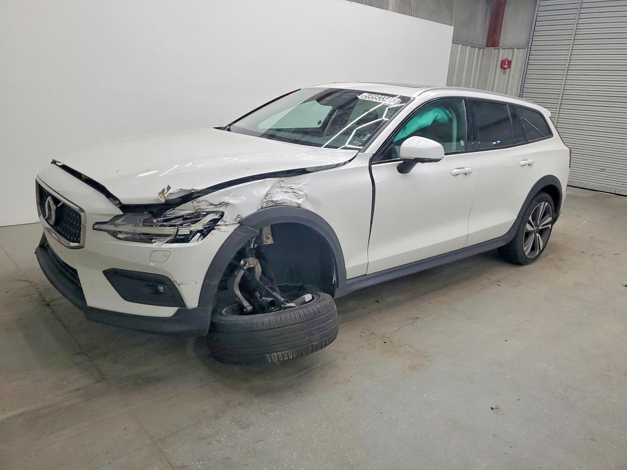 2025 Volvo V60 Plus, VIN YV4L12WK6S2146776 — Front end