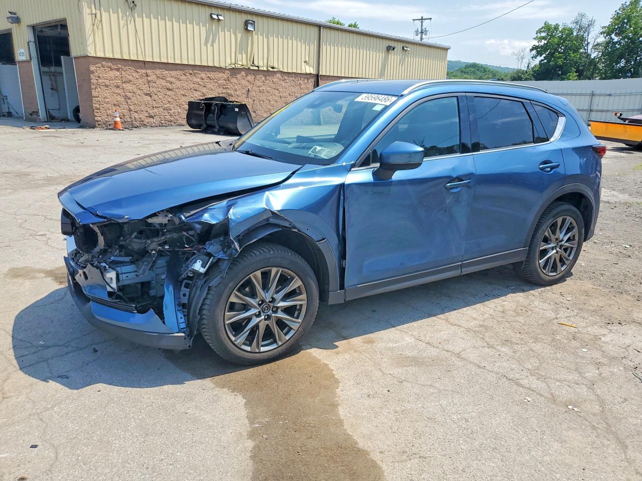 2021 Mazda CX-5 Signature, VIN JM3KFBEY7M0363488 — Front end