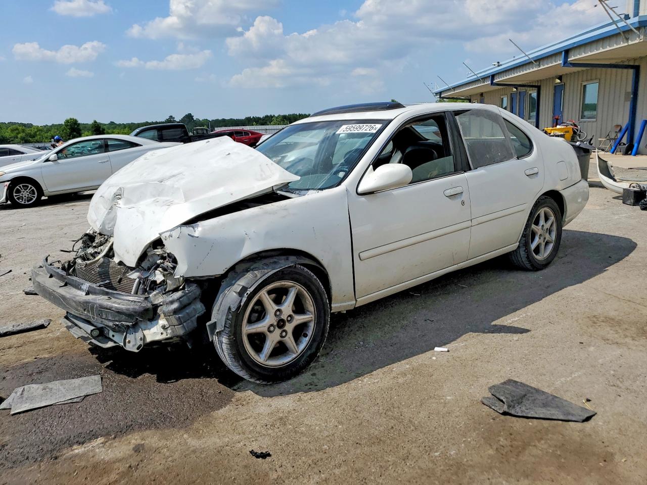 2001 Nissan Altima GXE, VIN 1N4DL01D01C206340 — Front end