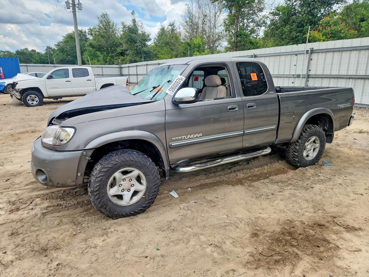 2003 Toyota Tundra SR5, VIN 5TBBT44173S435425 — Front end
