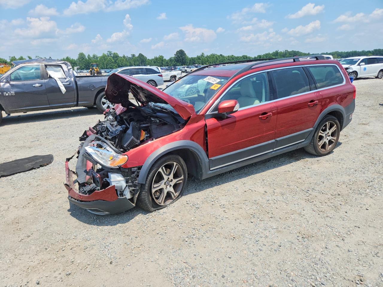 2013 Volvo XC70 T6, VIN YV4902BZ0D1166787 — Front end