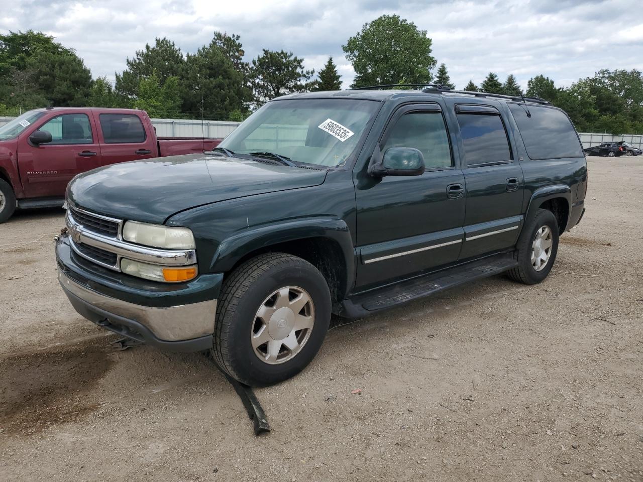 2001 Chevrolet Suburban LS, VIN 1GNFK16TX1J277866 — Front end