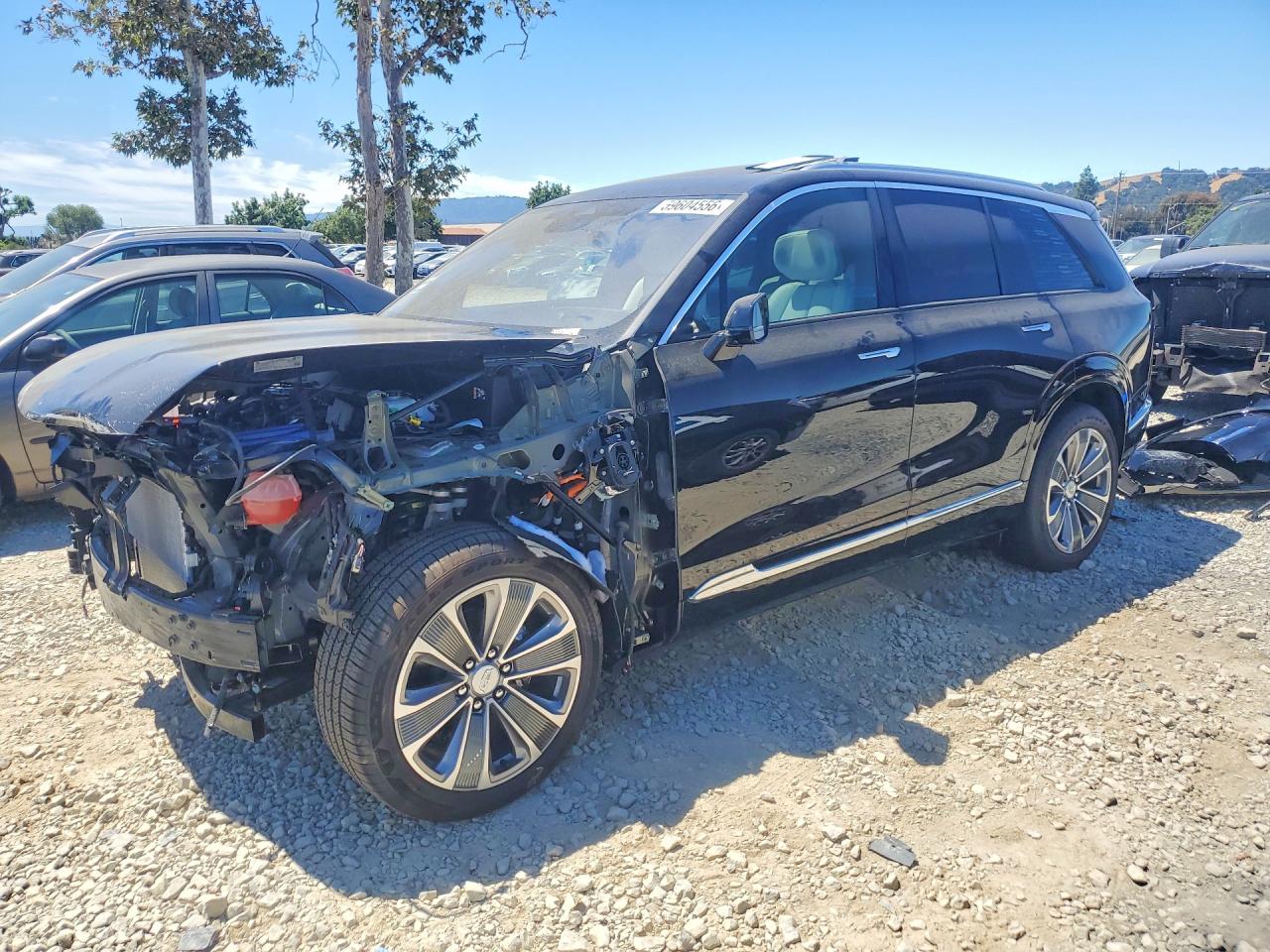 2026 Cadillac Vistiq Luxury, VIN 1GYC3KML4TZ700425 — Перед