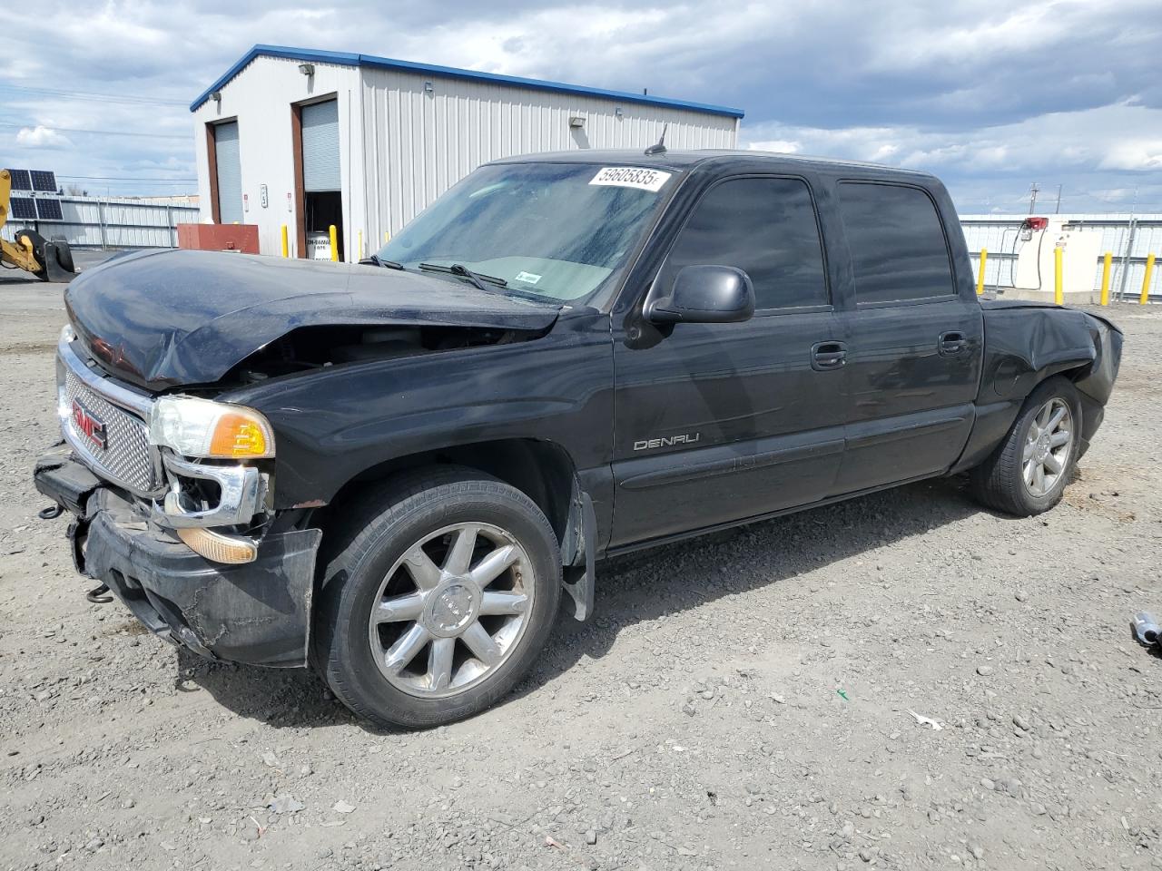 2005 GMC Sierra Denali, VIN 2GTEK63N451166852 — Rear end