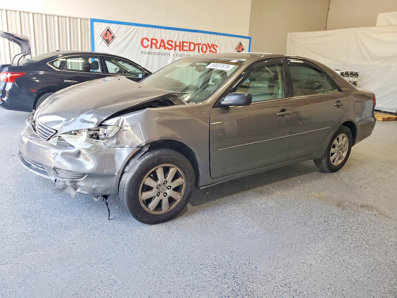 2003 Toyota Camry XLE, VIN 4T1BF30K83U552834 — Front end