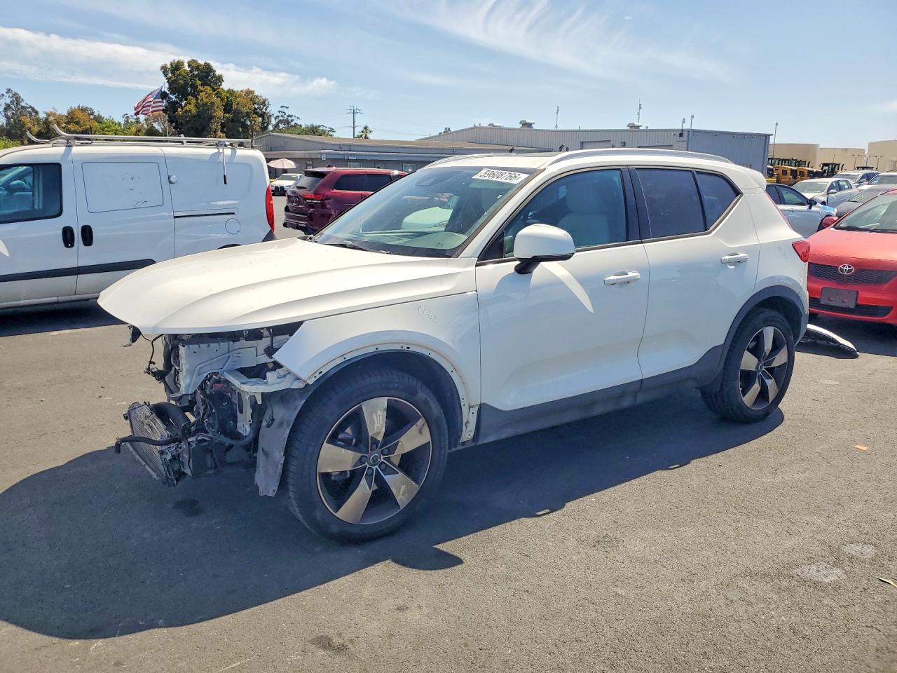 2019 Volvo XC40 Momentum, VIN YV4162UK5K2111545 — Front end
