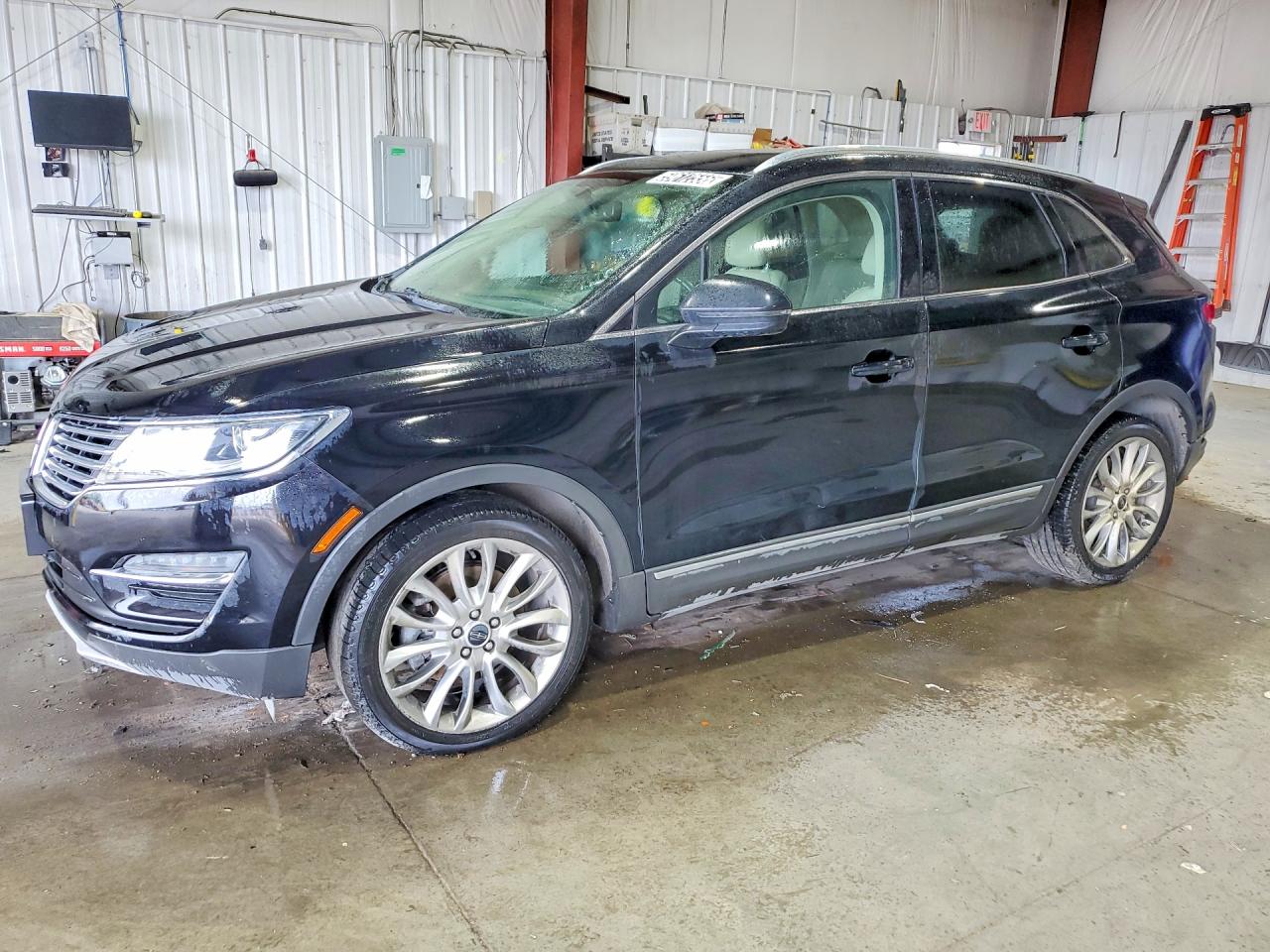 2017 Lincoln MKC Reserve, VIN 5LMCJ3C96HUL45780 — Бок