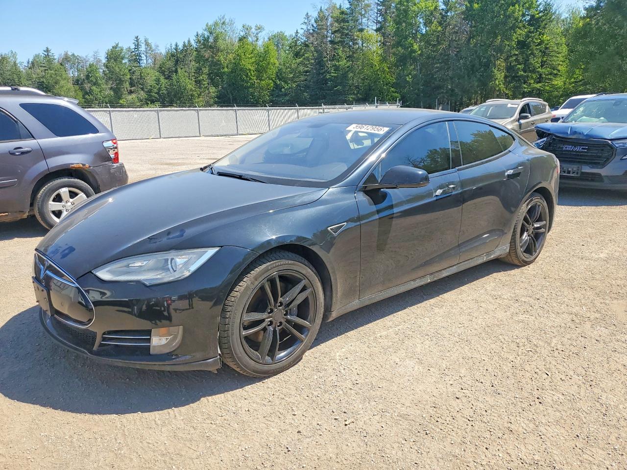 2014 Tesla Model S 60, VIN 5YJSA1S15EFP38189 — Перед