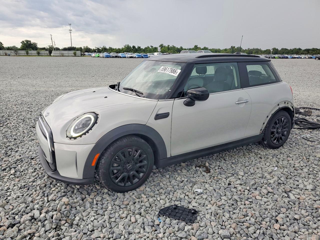 2022 MINI Hardtop Cooper, VIN WMW33DH04N2P90864 — Side