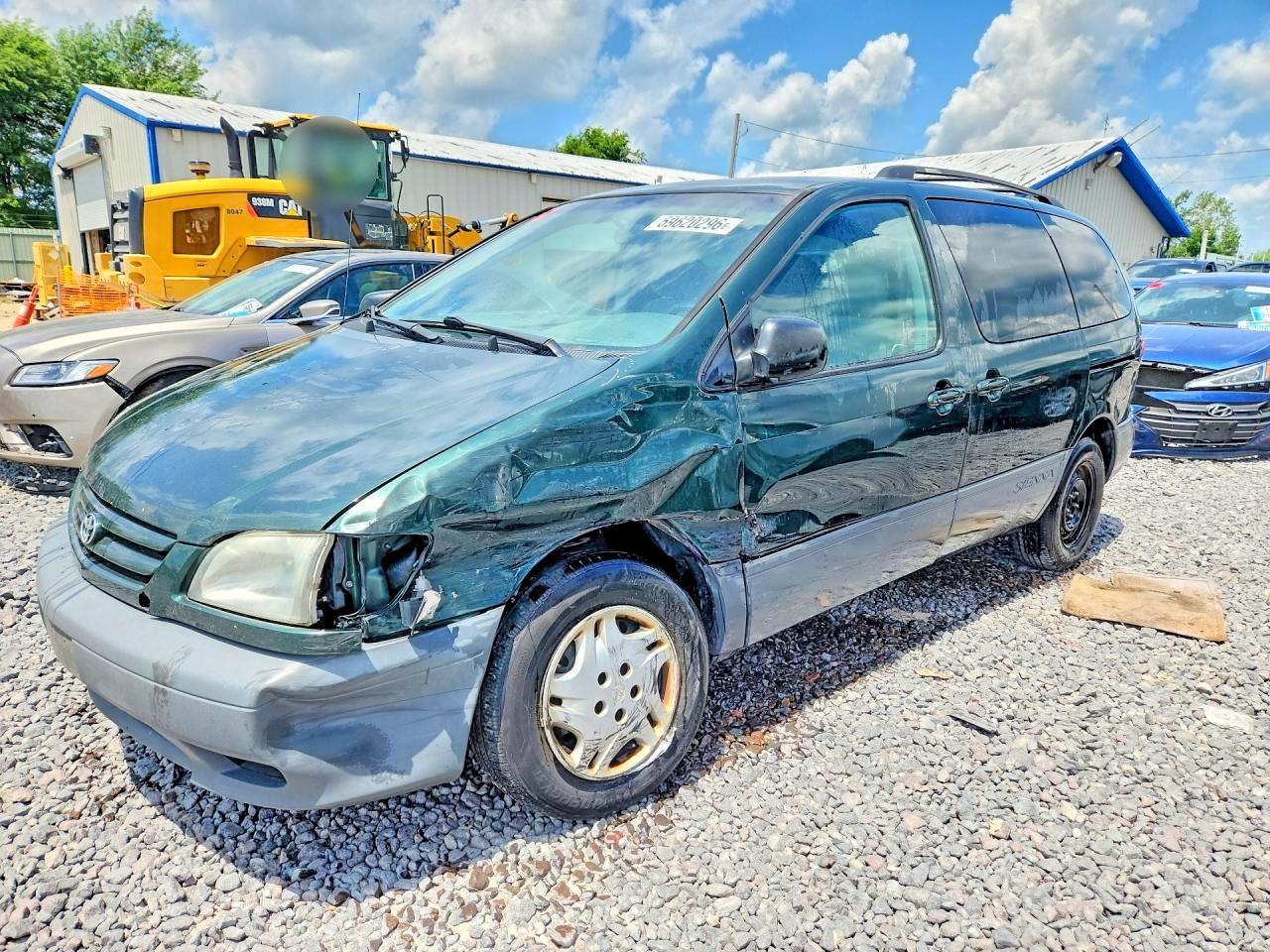 2002 Toyota Sienna LE, VIN 4T3ZF13C02U472621 — Front end
