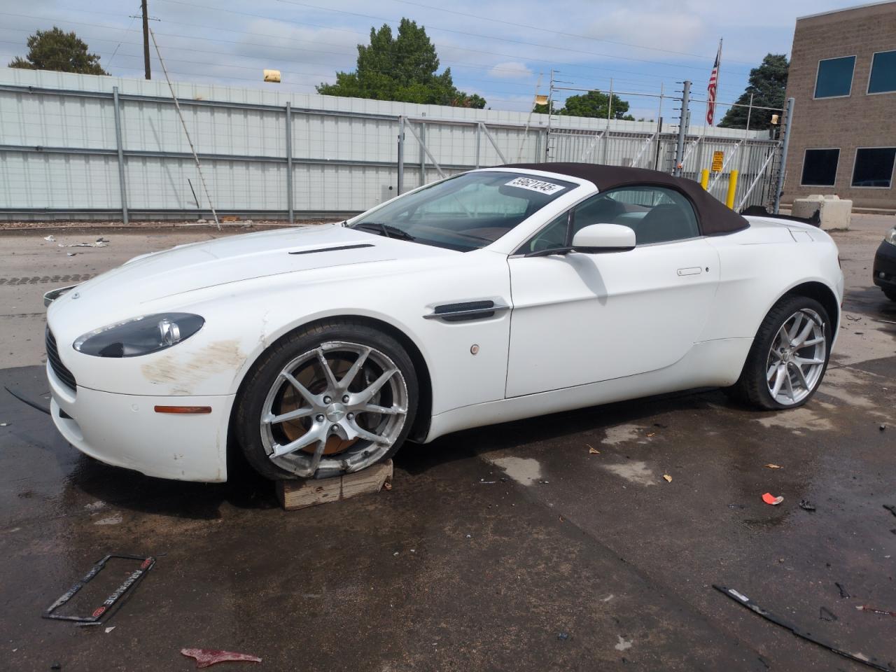 2009 Aston Martin Vantage, VIN SCFBF04C39GD11300 — Перед