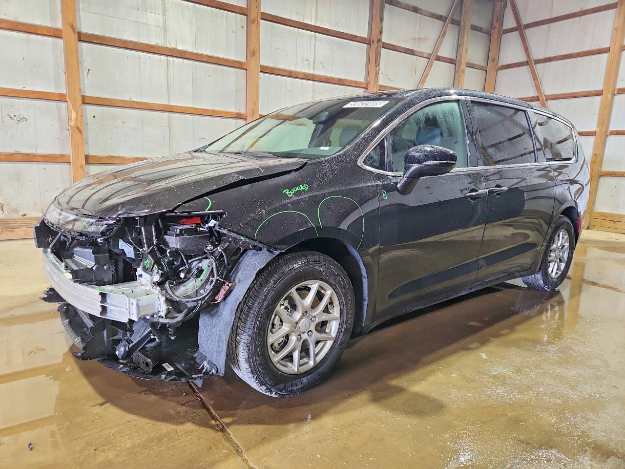 2027 Chrysler Pacifica Select, VIN 2C4RC1BG9VR562524 — Front end
