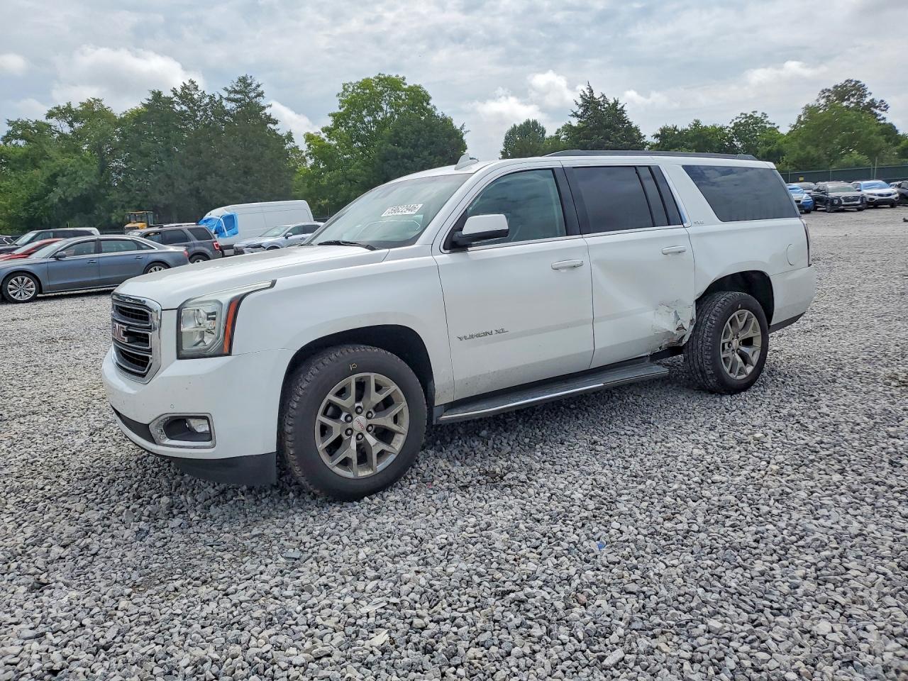 2016 GMC Yukon XL SLE, VIN 1GKS1FKC4GR336714 — Side