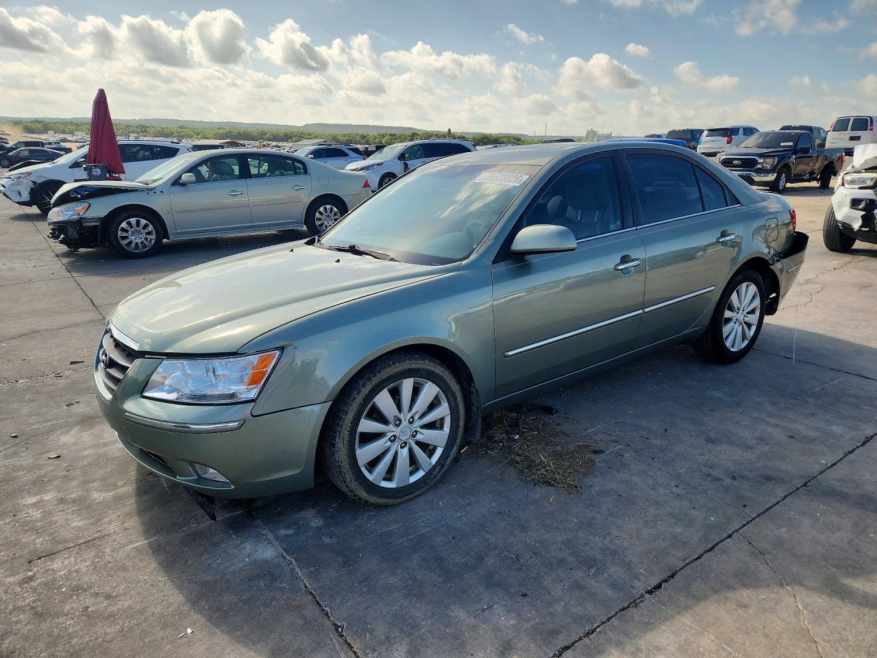 2010 Hyundai Sonata Limited, VIN 5NPEU4AC5AH649887 — Front end