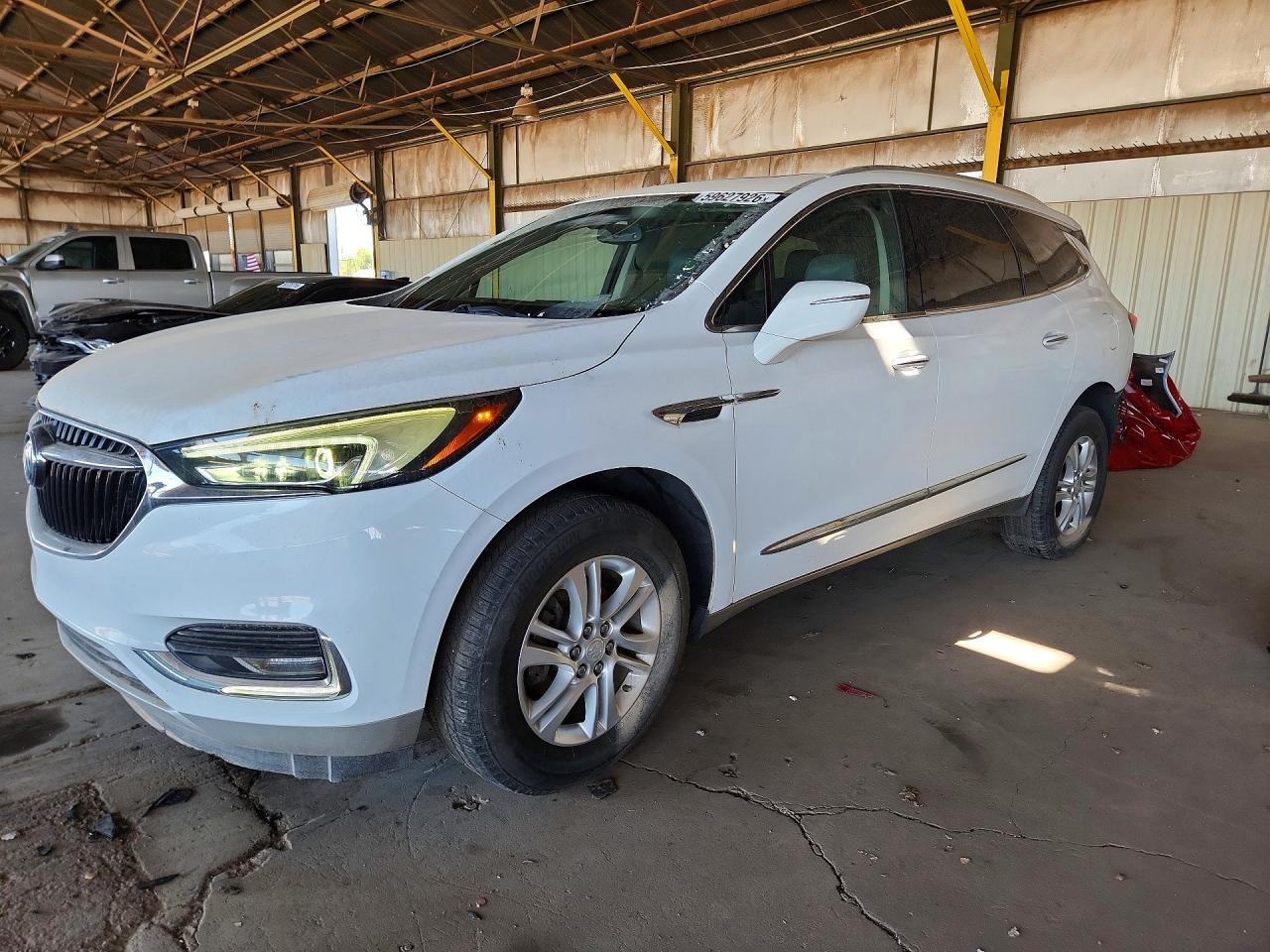 2020 Buick Enclave Essence, VIN 5GAERBKW5LJ159332 — Зад