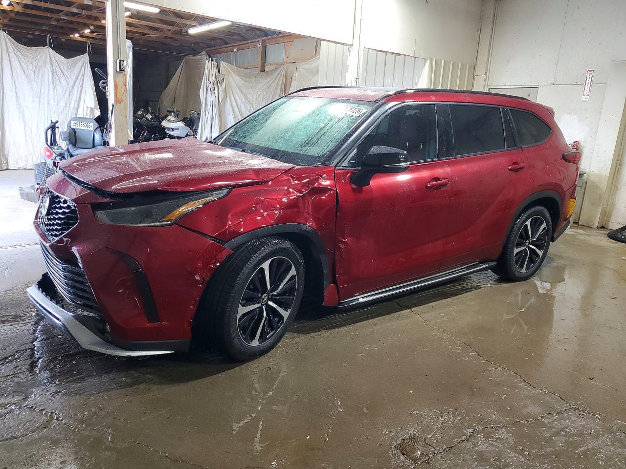 2021 Toyota Highlander XSE, VIN 5TDJZRAH5MS048308 — Бок
