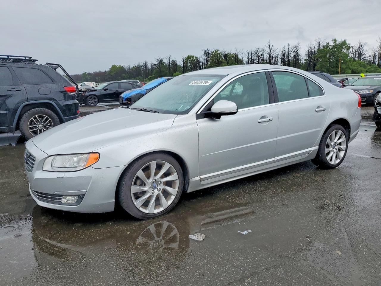 2015 Volvo S80 T6 Platinum, VIN YV1902MM1F1191263 — Vandalism
