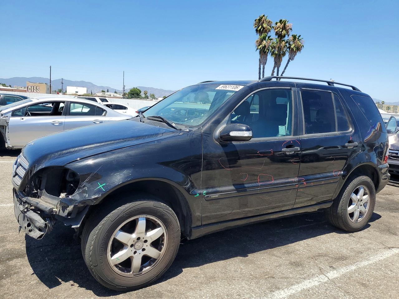 2004 Mercedes-Benz M 350, VIN 4JGAB57E54A497071 — Front end
