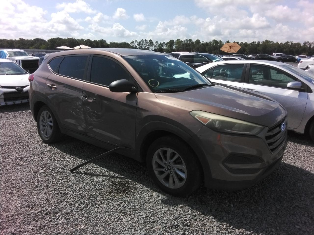 2016 Hyundai Tucson SE, VIN KM8J23A41GU136444 — Side