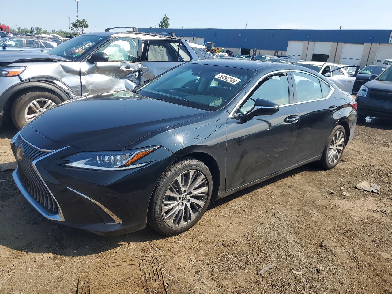 2021 Lexus ES 350, VIN 58ADZ1B1XMU095706 — Rear end