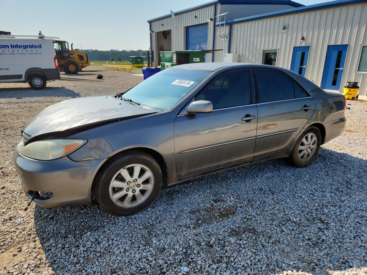 2003 Toyota Camry XLE, VIN 4T1BE32K13U658722 — Front end