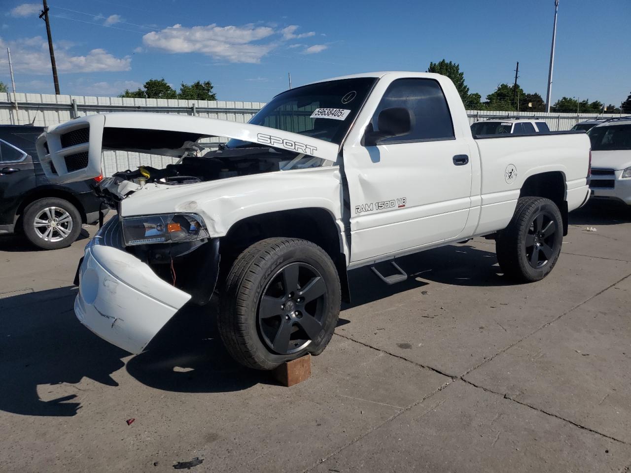 1999 Dodge RAM, VIN 3B7HF16Y2XM552983 — Front end