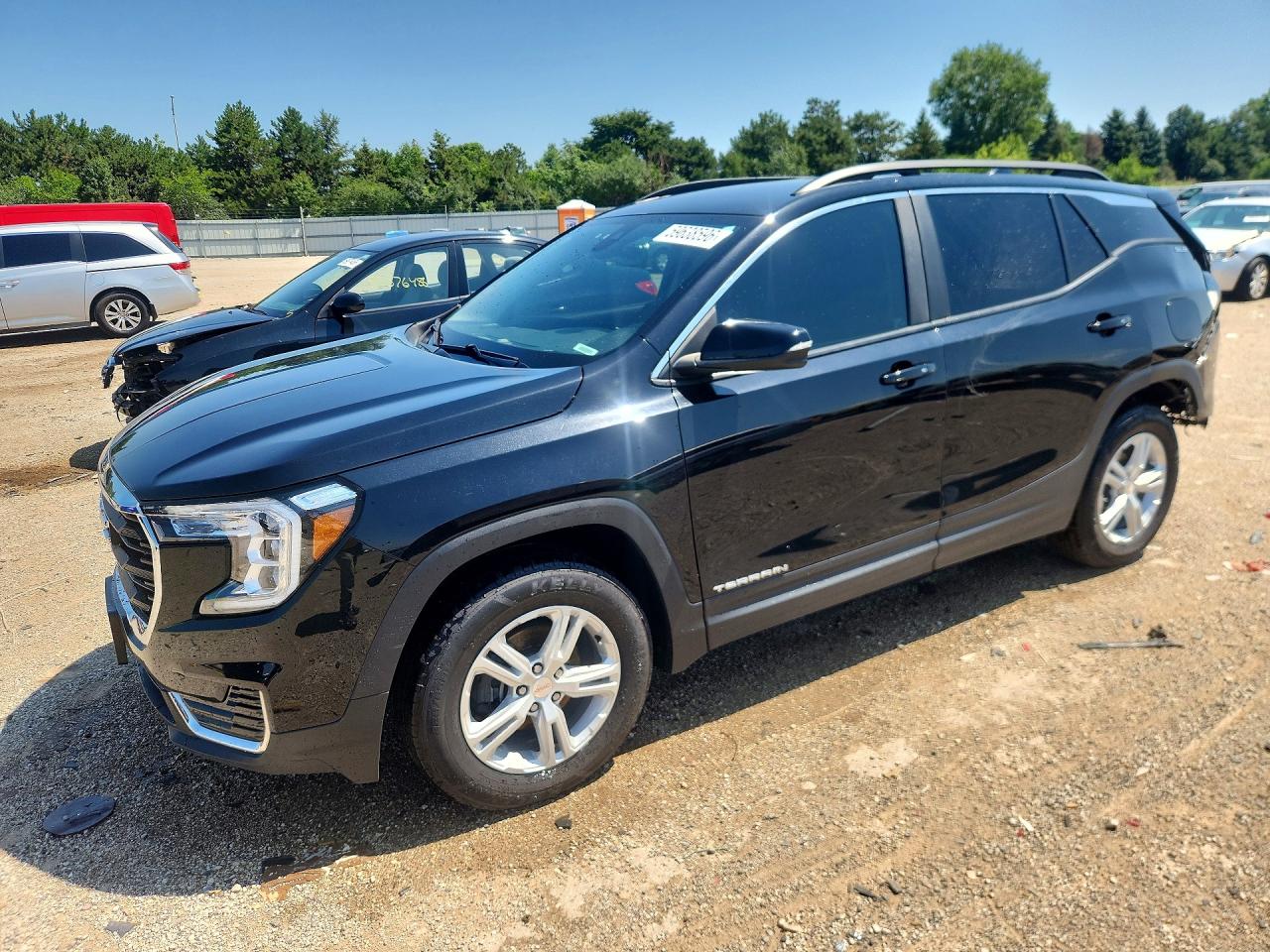 2022 GMC Terrain SLE, VIN 3GKALTEV2NL104392 — Зад