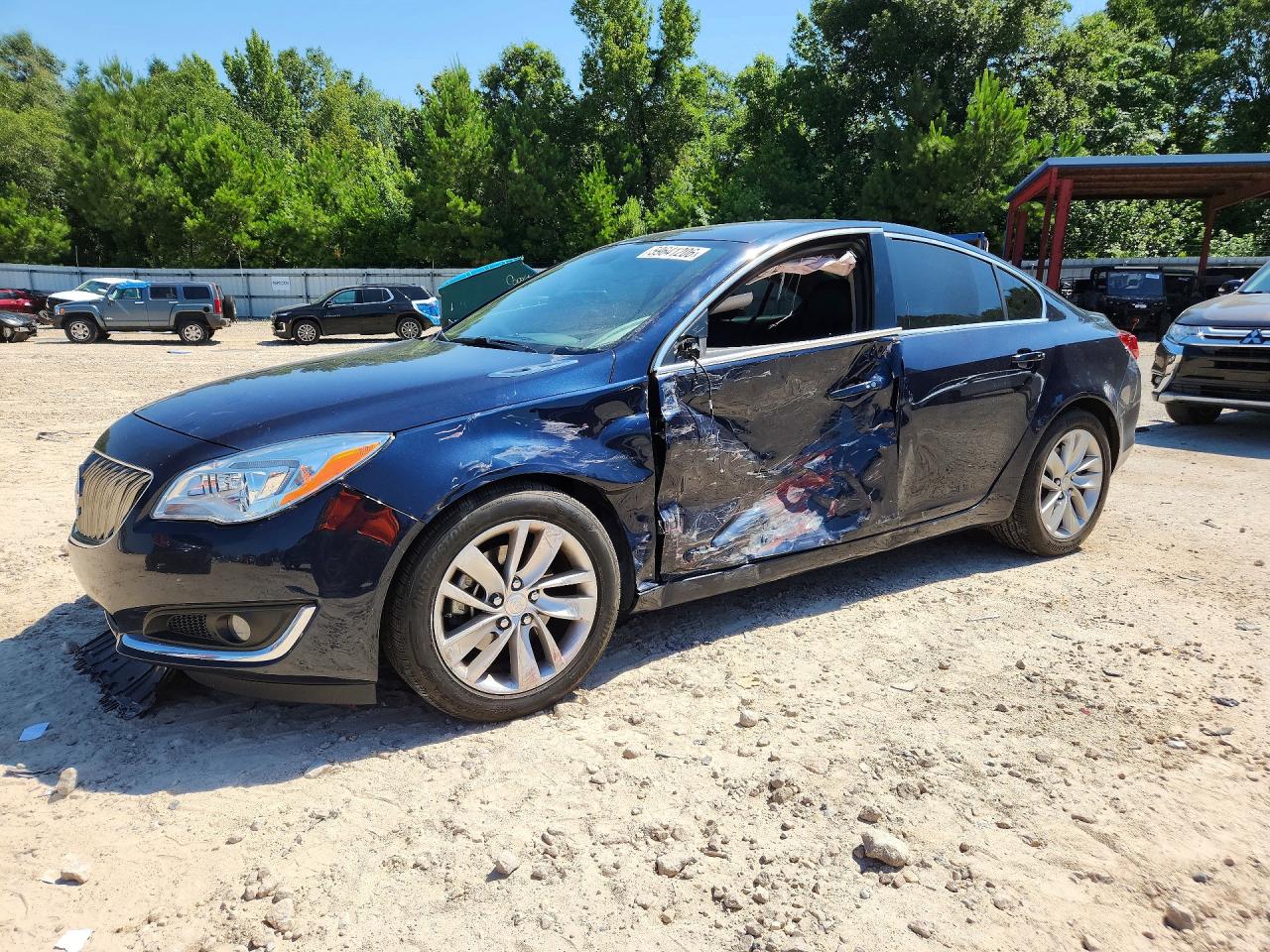 2016 Buick Regal Premium II, VIN 2G4GS5GX9G9204266 — Side