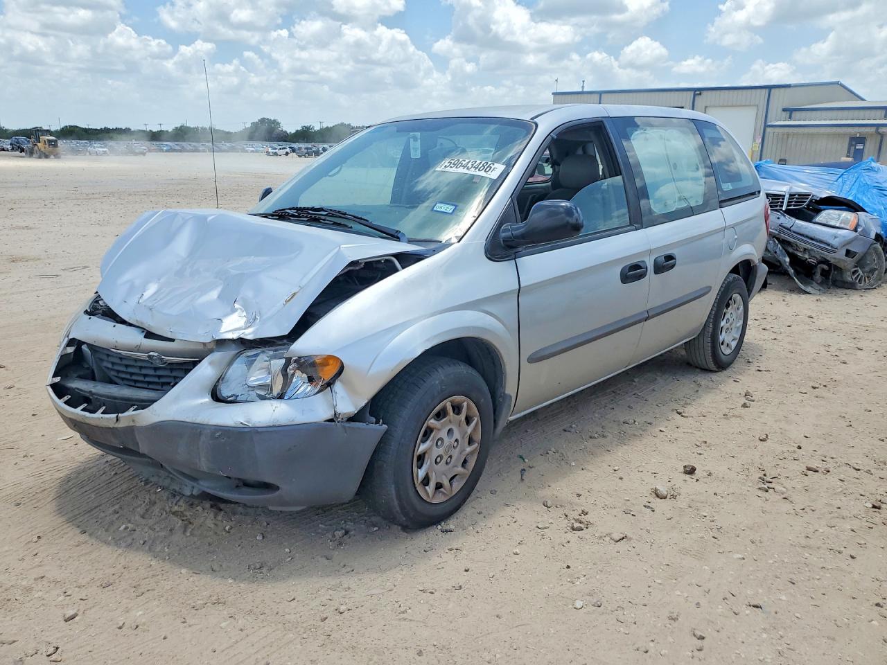 2002 Chrysler Voyager, VIN 1C8GJ25352B593533 — Front end