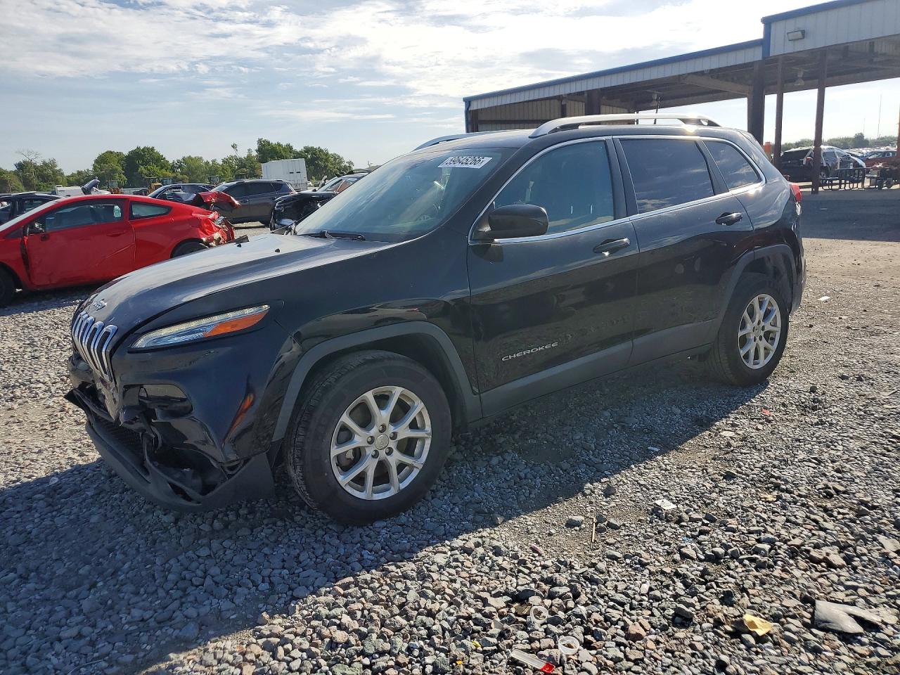 2017 Jeep Cherokee Latitude, VIN 1C4PJMCB6HW595218 — Front end