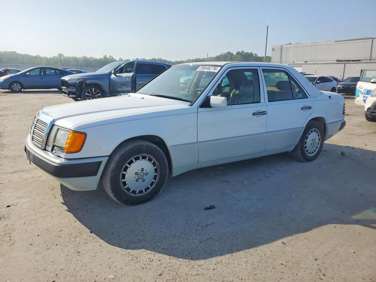 1992 Mercedes-Benz 300, VIN WDBEB28D2NB759410 — Normal wear