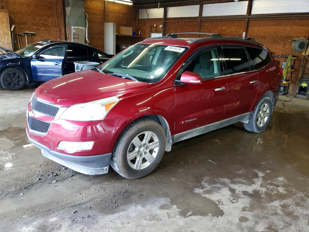 2009 Chevrolet Traverse 2LT, VIN 1GNEV23D19S158910 — Side