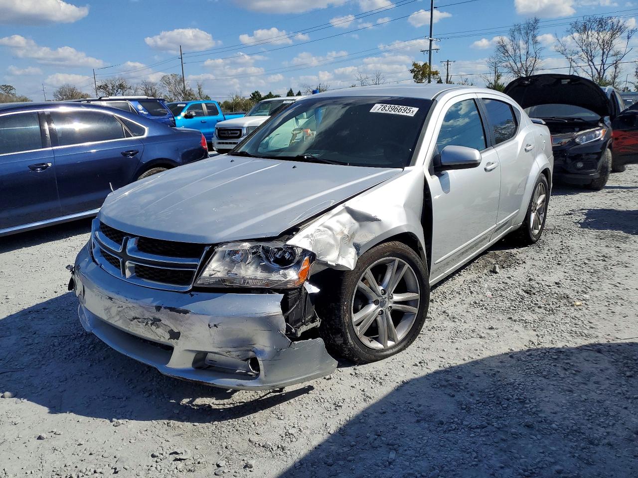 2011 Dodge Avenger Heat, VIN 1B3BD1FG1BN584780 — Перед