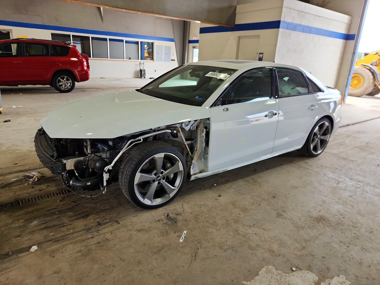 2021 Audi A4 S line Premium Plus, VIN WAUEAAF45MA020454 — Перед