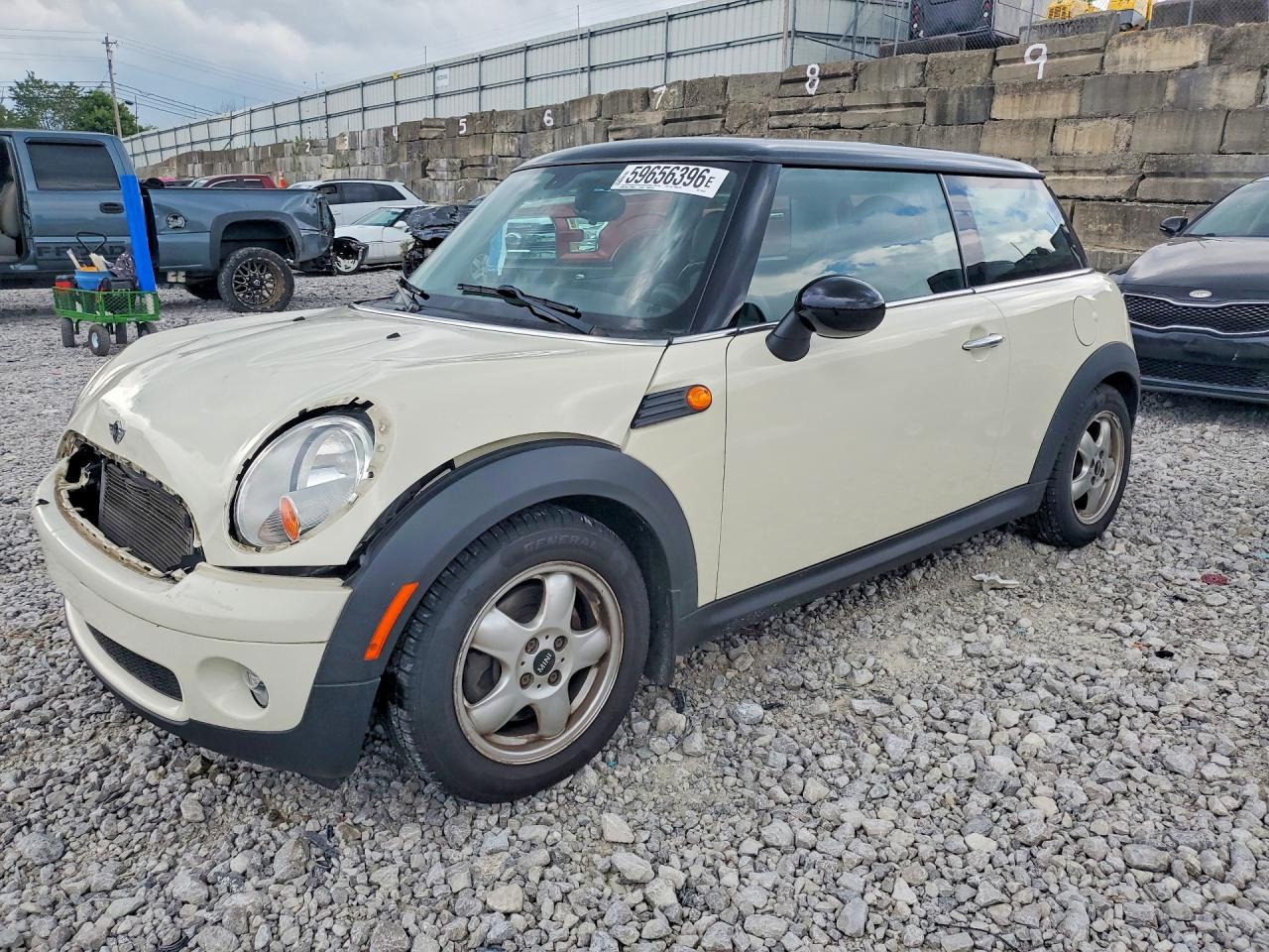 2007 MINI Hardtop, VIN WMWMF33567TU62741 — Перед