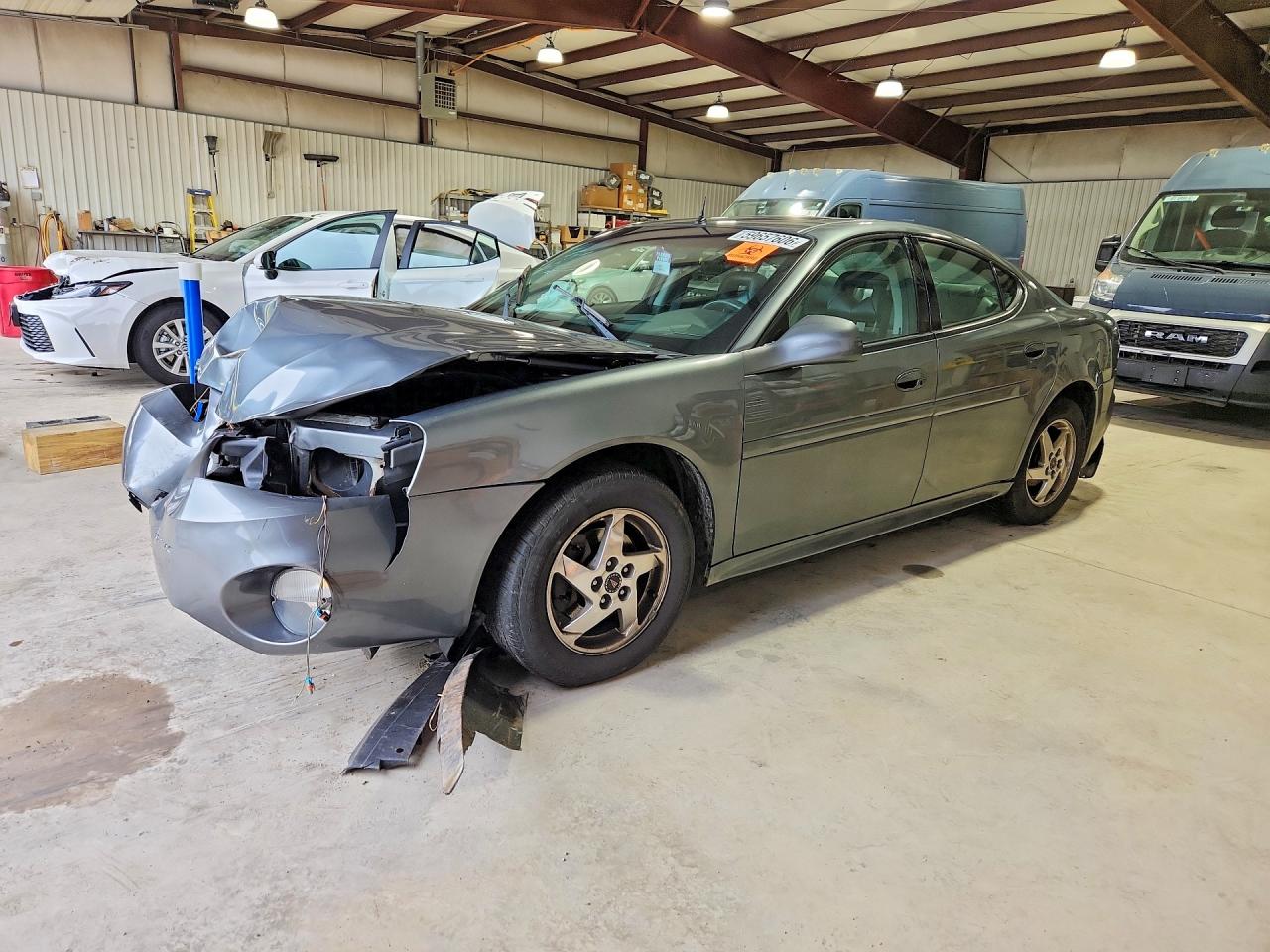 2004 Pontiac Grand Prix GT2, VIN 2G2WS542841289222 — Front end