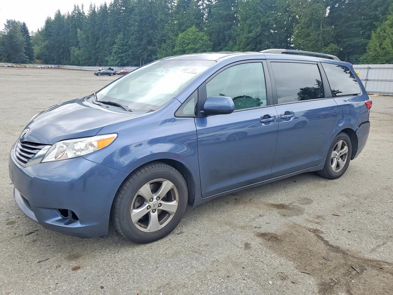 2015 Toyota Sienna LE, VIN 5TDKK3DC2FS563503 — Rear end