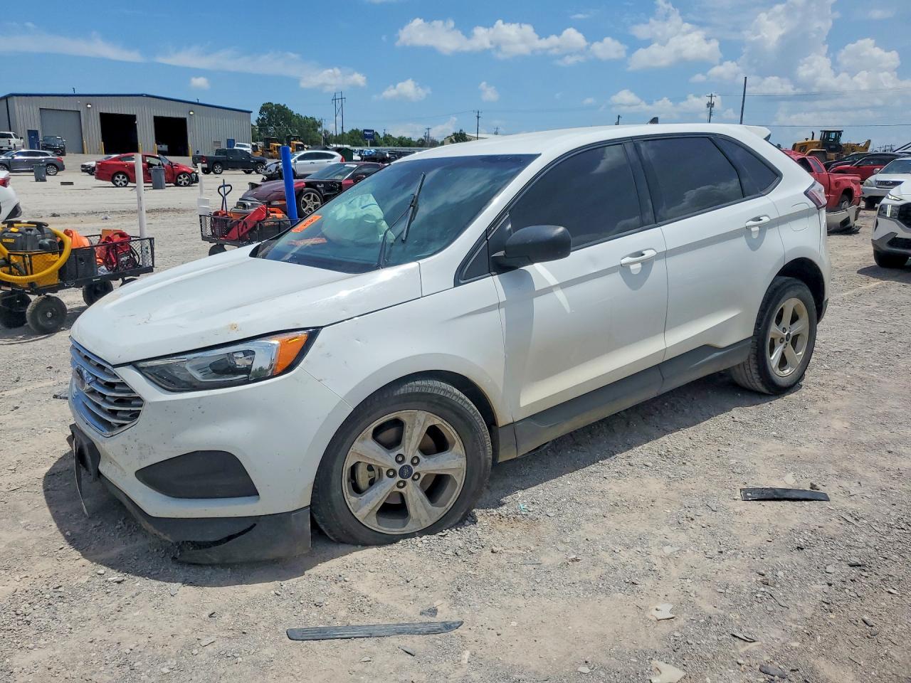 2020 Ford Edge SE, VIN 2FMPK3G90LBA11285 — Front end