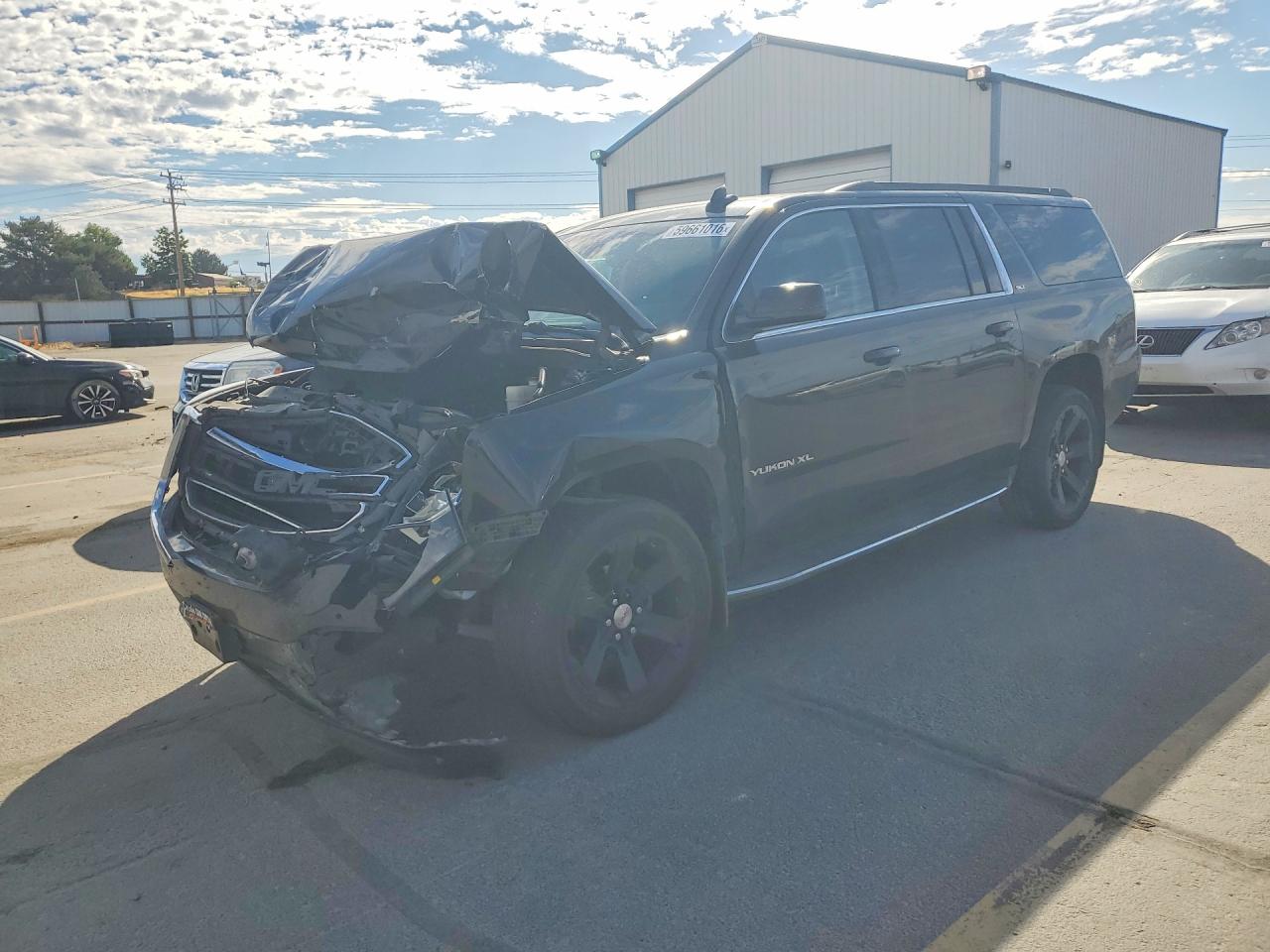2016 GMC Yukon XL SLT, VIN 1GKS2GKC8GR236053 — Front end