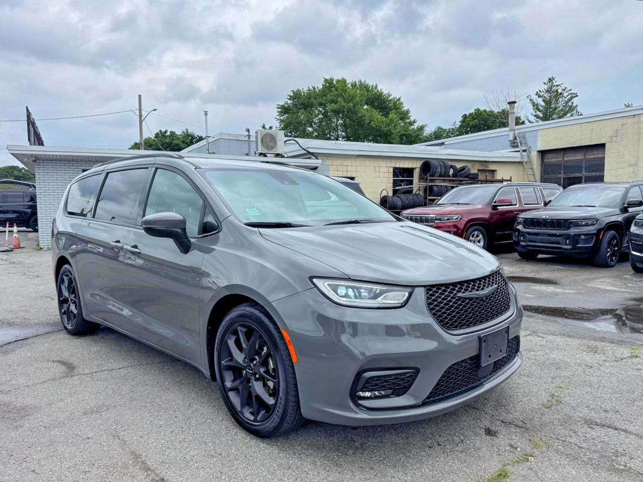 2023 Chrysler Pacifica Touring L, VIN 2C4RC1BG4PR516926 — Фото с аукциона