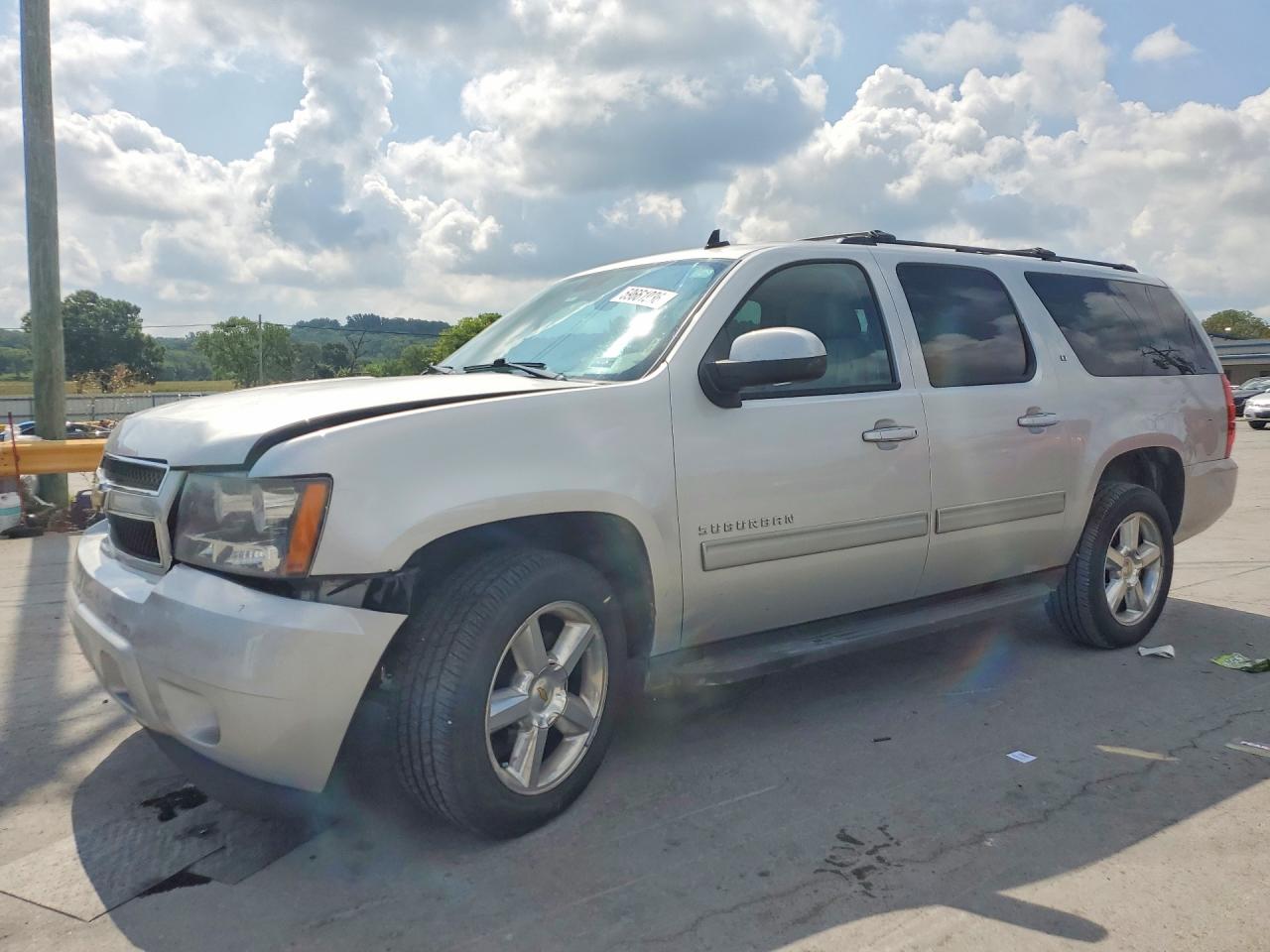 2011 Chevrolet Suburban LT, VIN 1GNSKJE35BR336180 — Front end