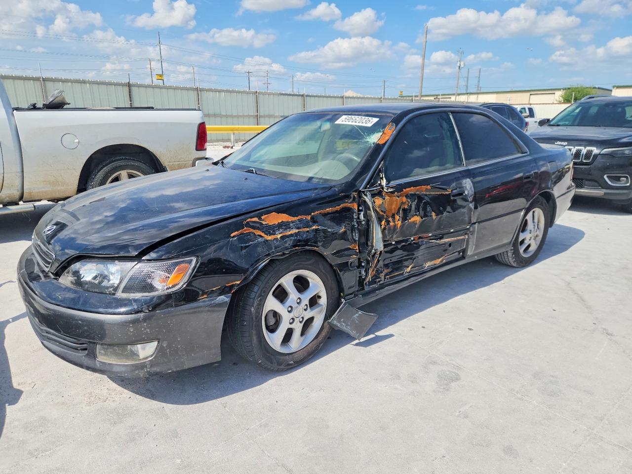 2000 Lexus ES 300, VIN JT8BF28G4Y5086625 — Бок